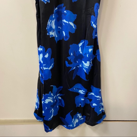 Floral Print Plunging Blue Black Maxi Dress - Picture 5 of 8